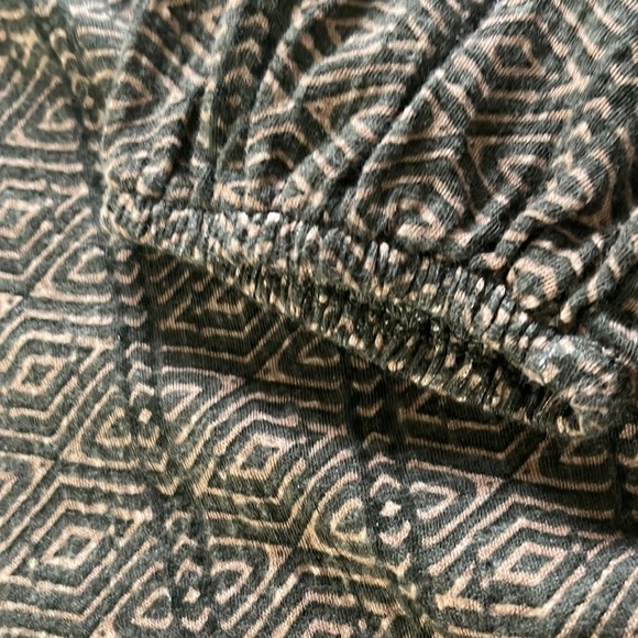 Sweet knit bouse with embroidery in greens! - Picture 4 of 4